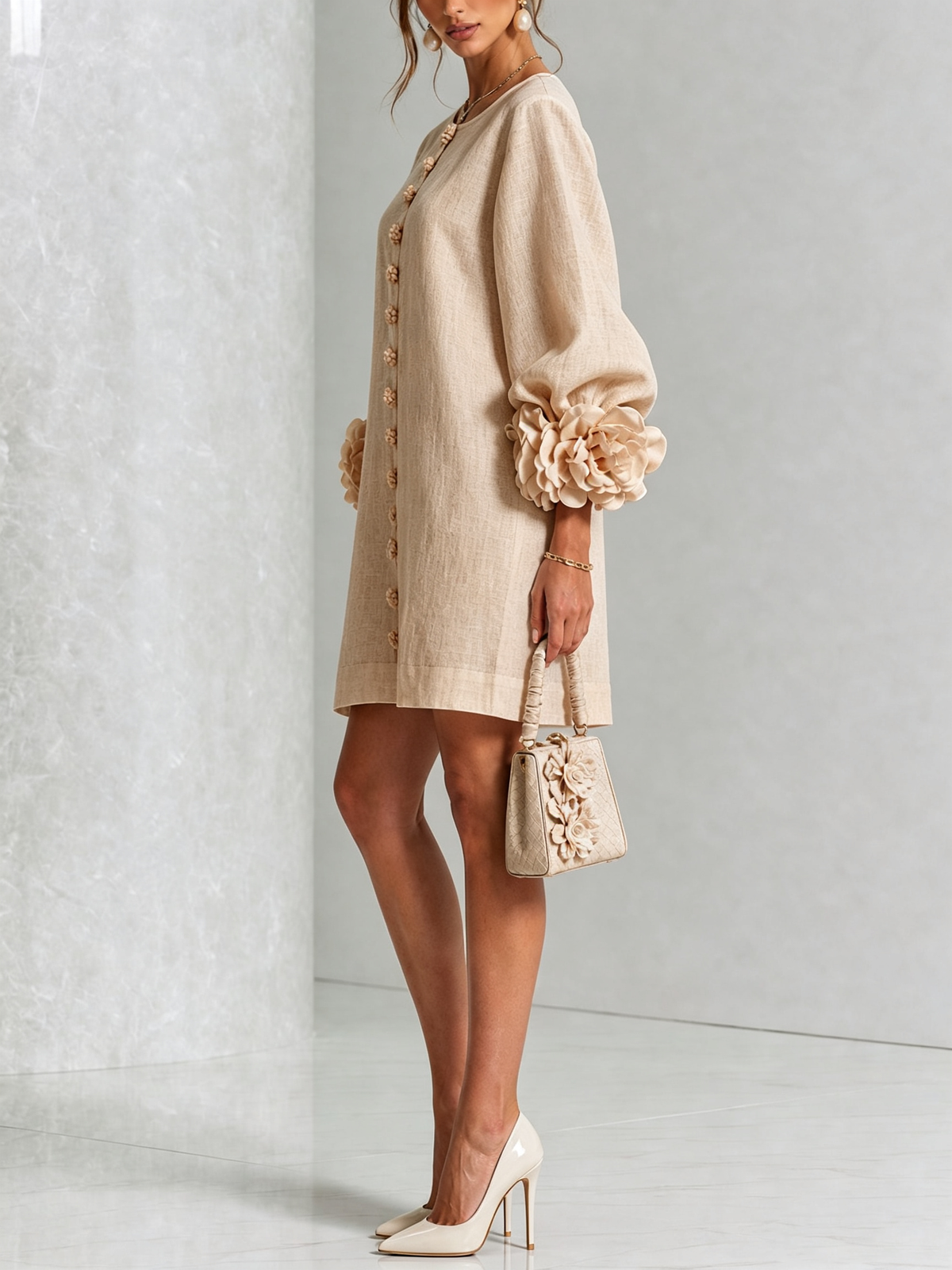 Amara™ | Vestido corto de lino con botones y flores en las mangas