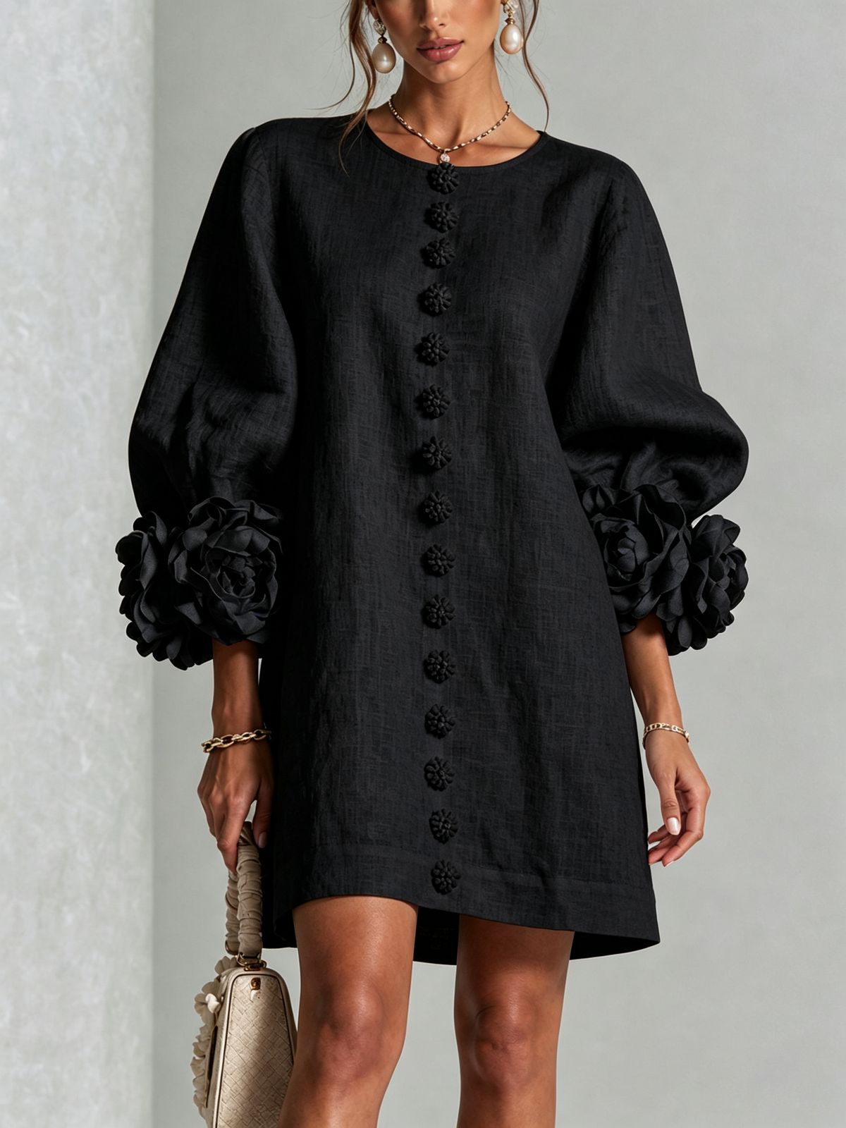 Amara™ | Vestido corto de lino con botones y flores en las mangas