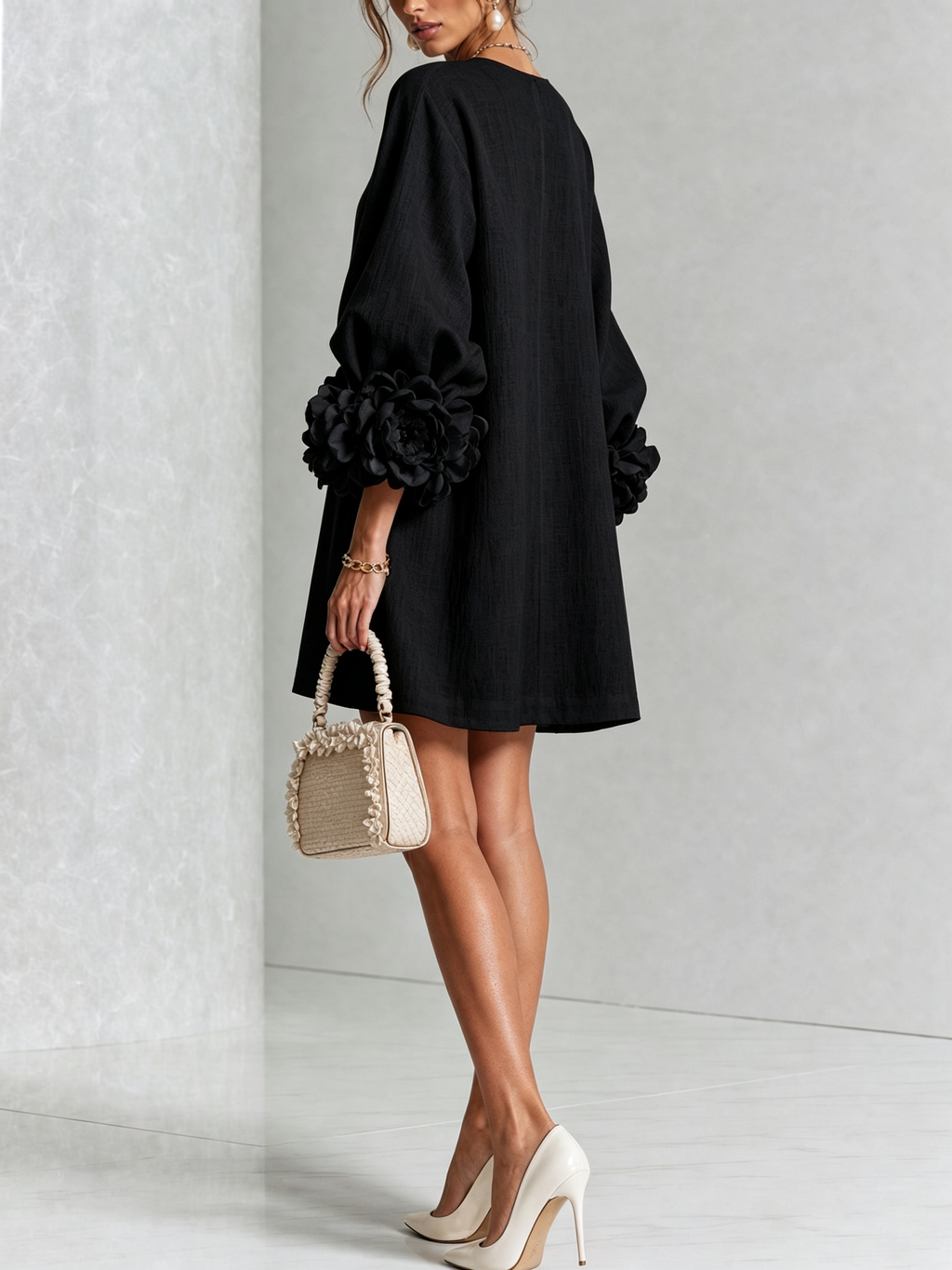 Amara™ | Vestido corto de lino con botones y flores en las mangas
