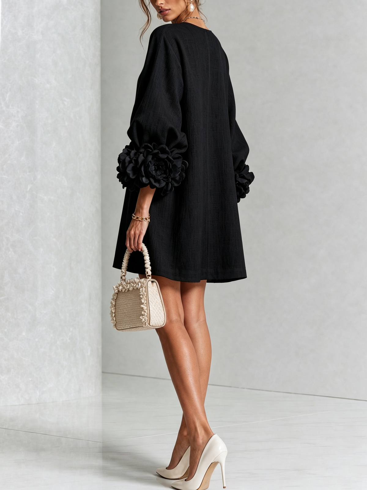 Amara™ | Vestido corto de lino con botones y flores en las mangas