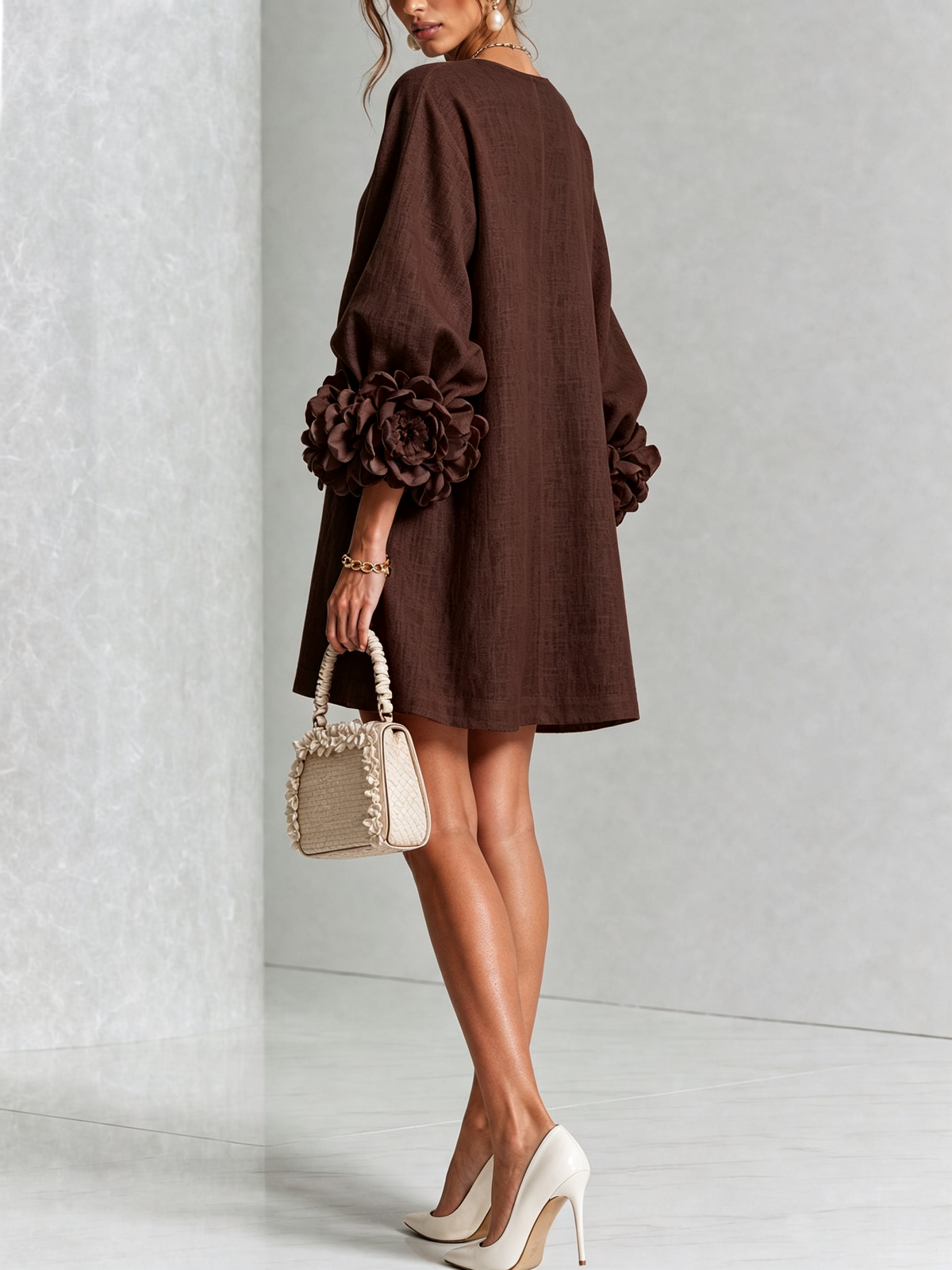 Amara™ | Vestido corto de lino con botones y flores en las mangas