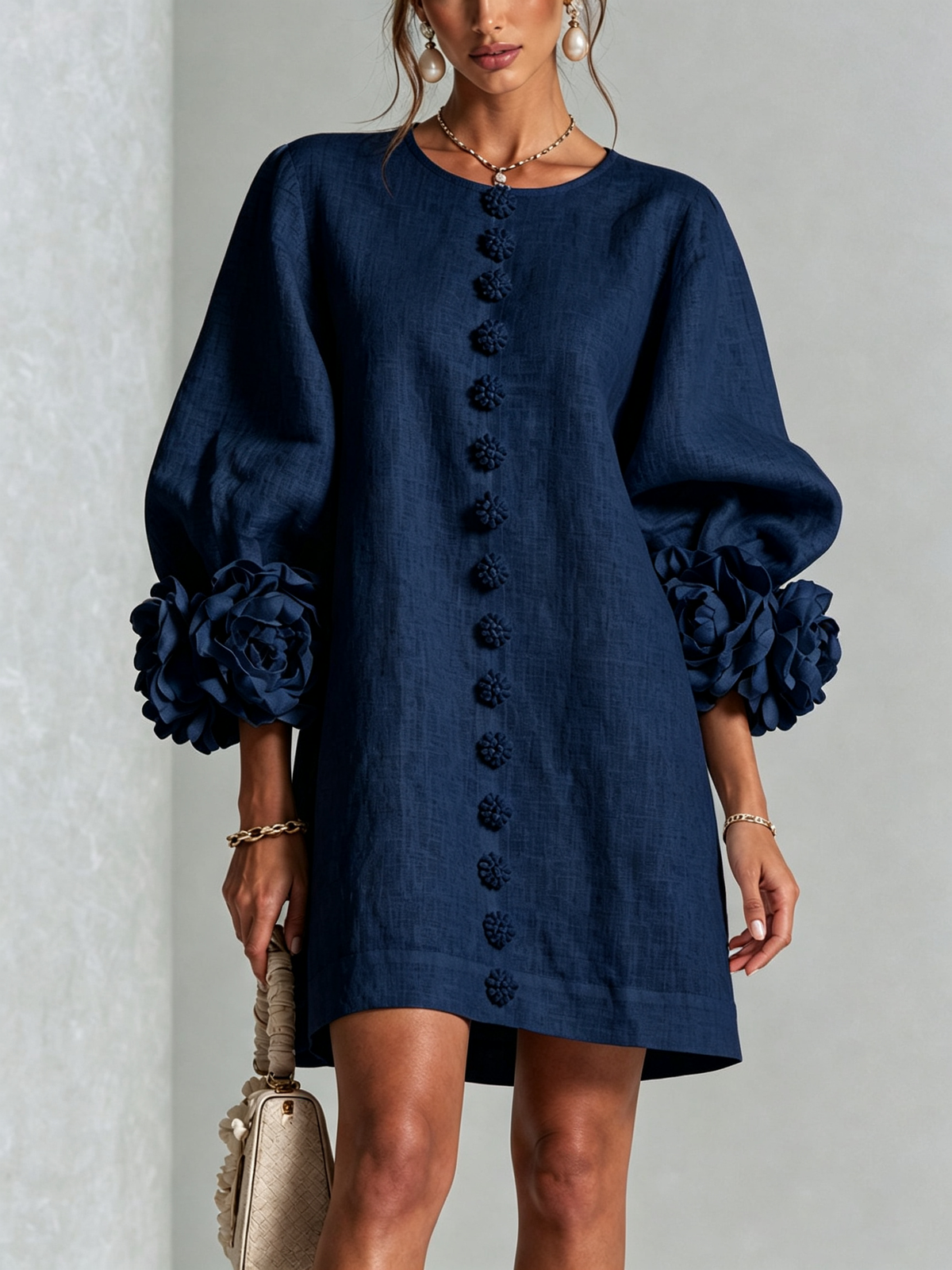 Amara™ | Vestido corto de lino con botones y flores en las mangas