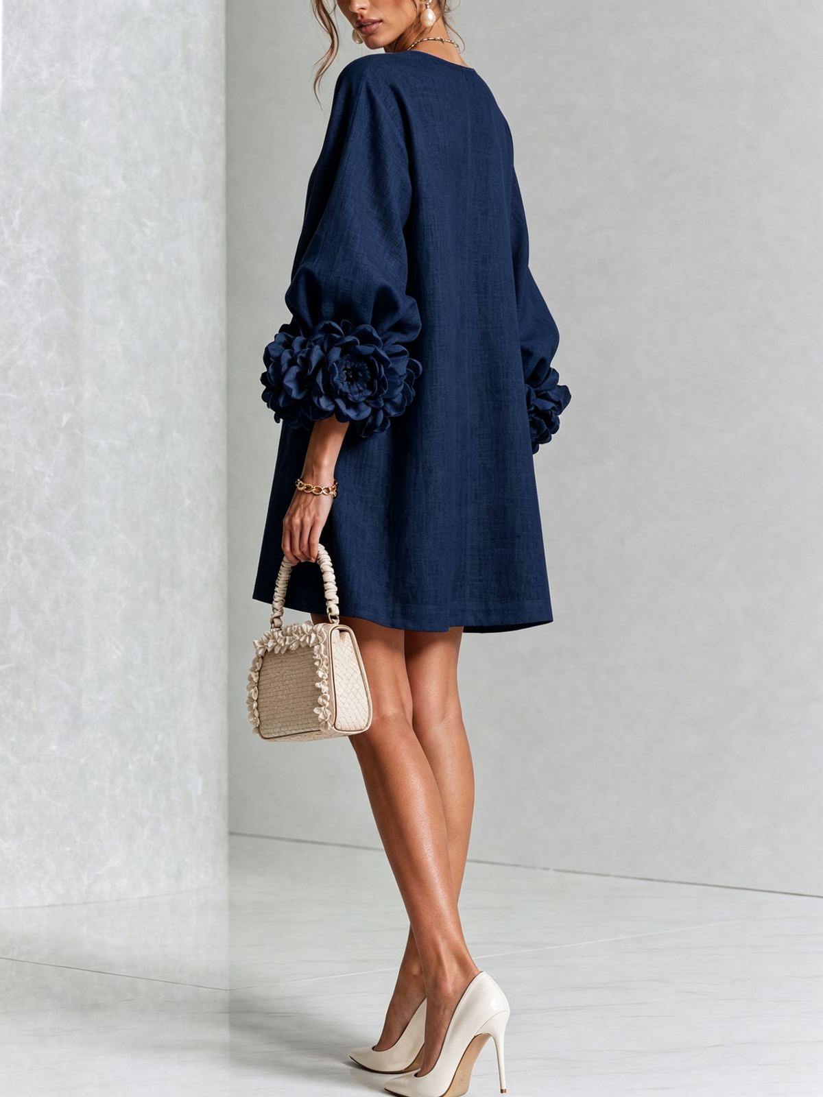 Amara™ | Vestido corto de lino con botones y flores en las mangas