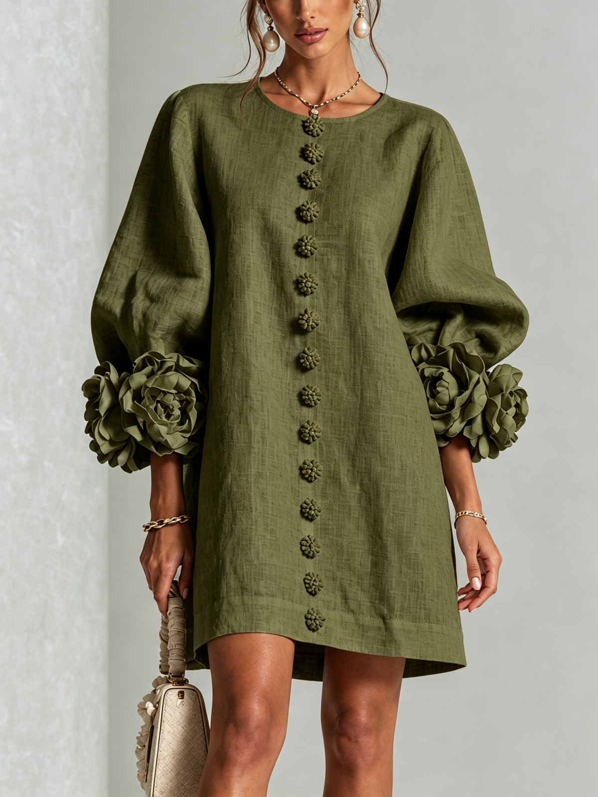 Amara™ | Vestido corto de lino con botones y flores en las mangas