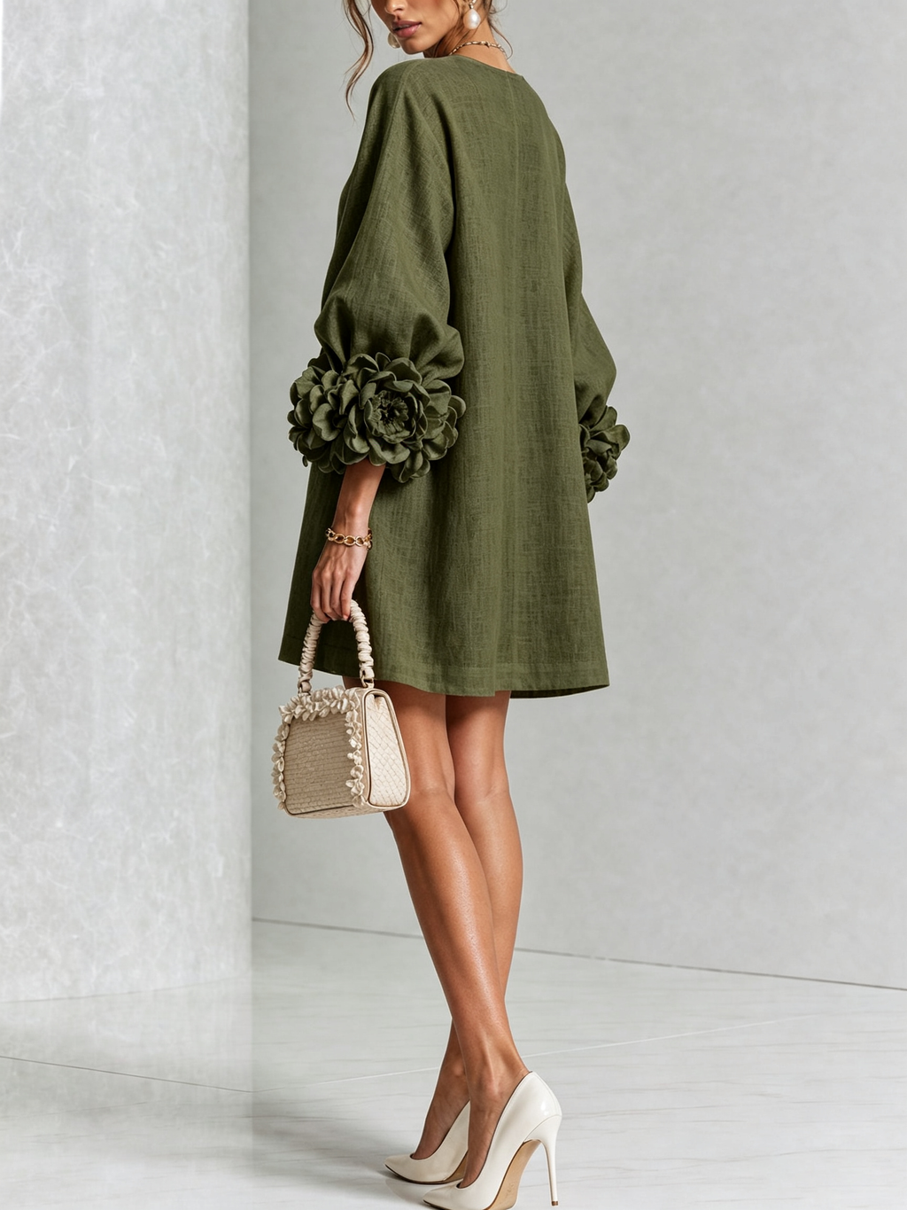 Amara™ | Vestido corto de lino con botones y flores en las mangas