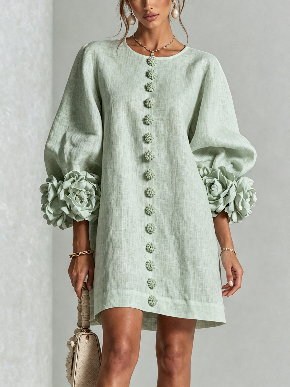 Amara™ | Vestido corto de lino con botones y flores en las mangas